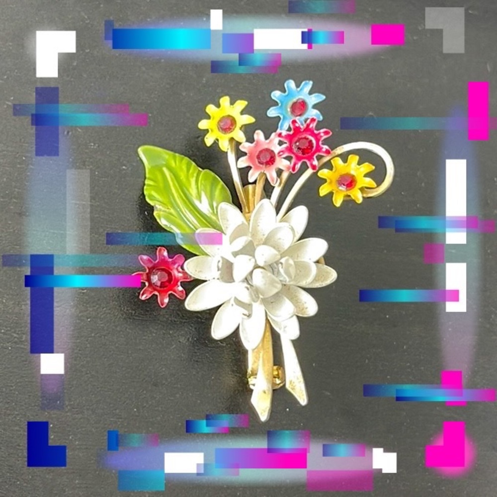 💕Beautiful Vintage Flower Bouquet Brooch / Pin💕
